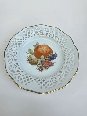 Porcelain Fruit Motif Lace-Edge Plate with Gold Trim - White